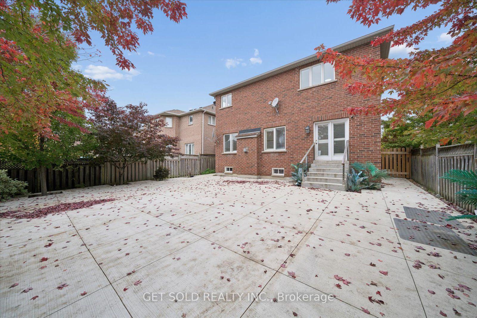 Photo 49 of 5 Ravine Edge Drive, Richmond Hill, Jefferson — HOMEH