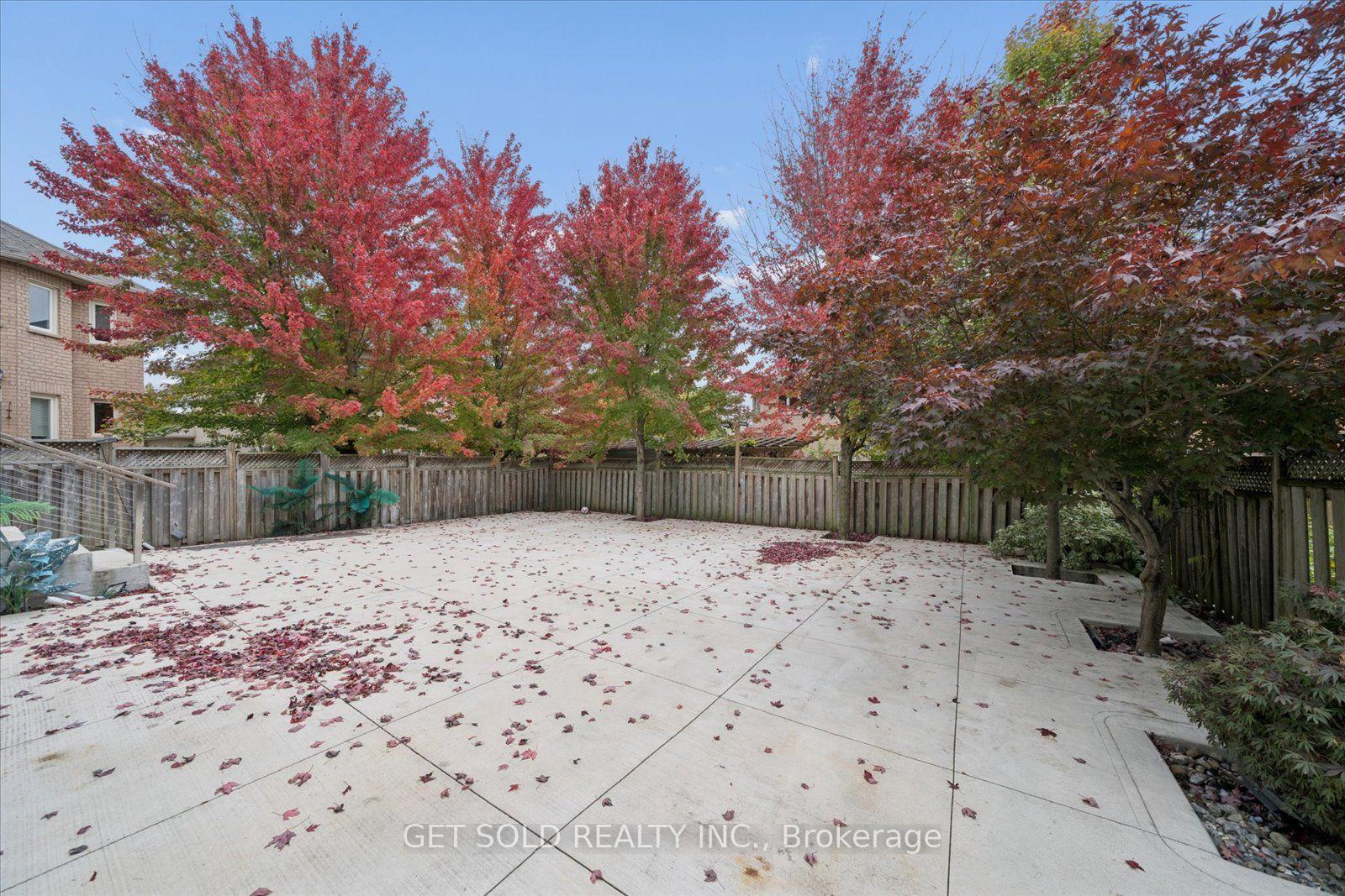 Photo 50 of 5 Ravine Edge Drive, Richmond Hill, Jefferson — HOMEH