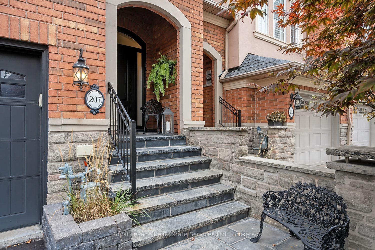 Photo 2 of 207 Tawny Crescent, Oakville, Bronte — HOMEH