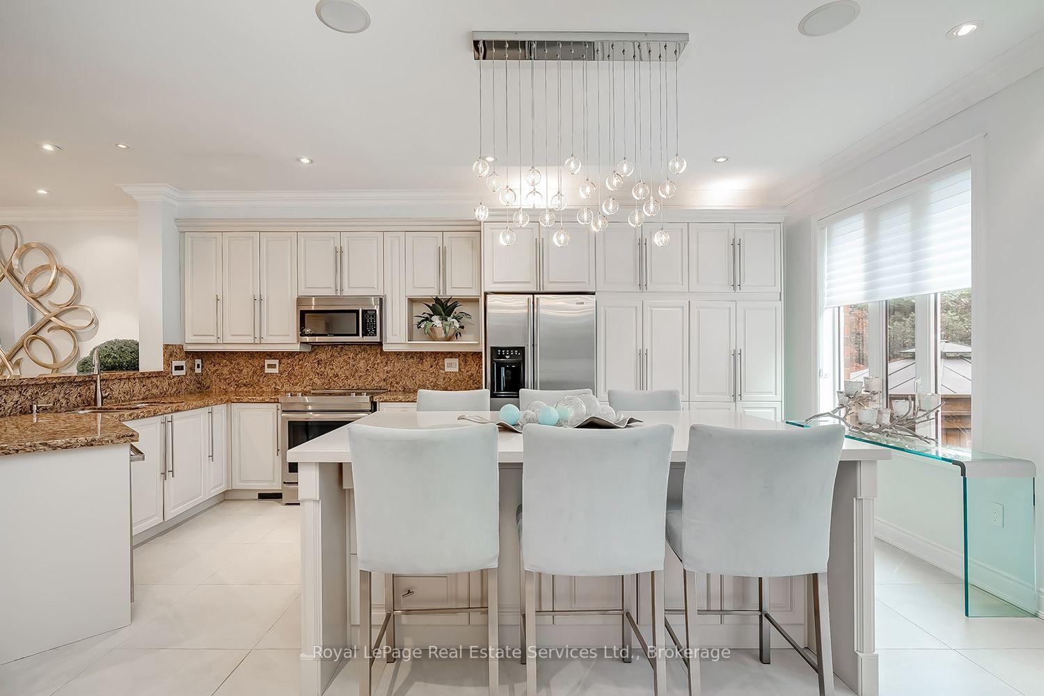 Photo 7 of 207 Tawny Crescent, Oakville, Bronte — HOMEH