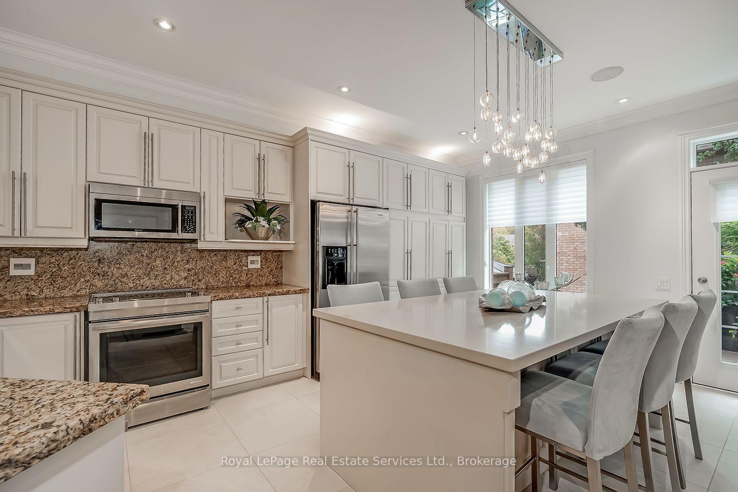 Photo 8 of 207 Tawny Crescent, Oakville, Bronte — HOMEH