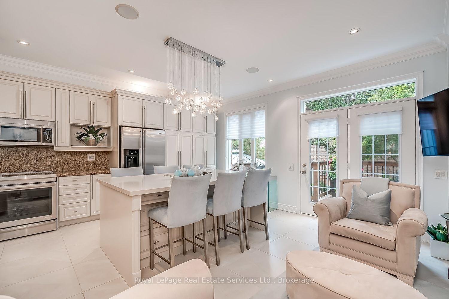 Photo 9 of 207 Tawny Crescent, Oakville, Bronte — HOMEH