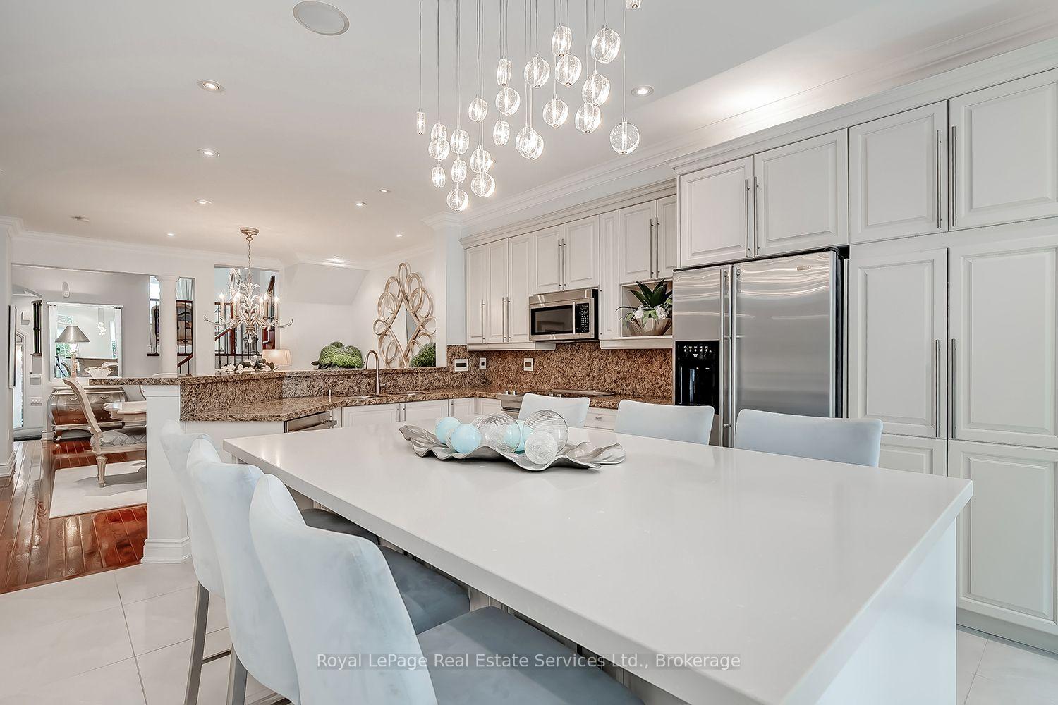 Photo 10 of 207 Tawny Crescent, Oakville, Bronte — HOMEH
