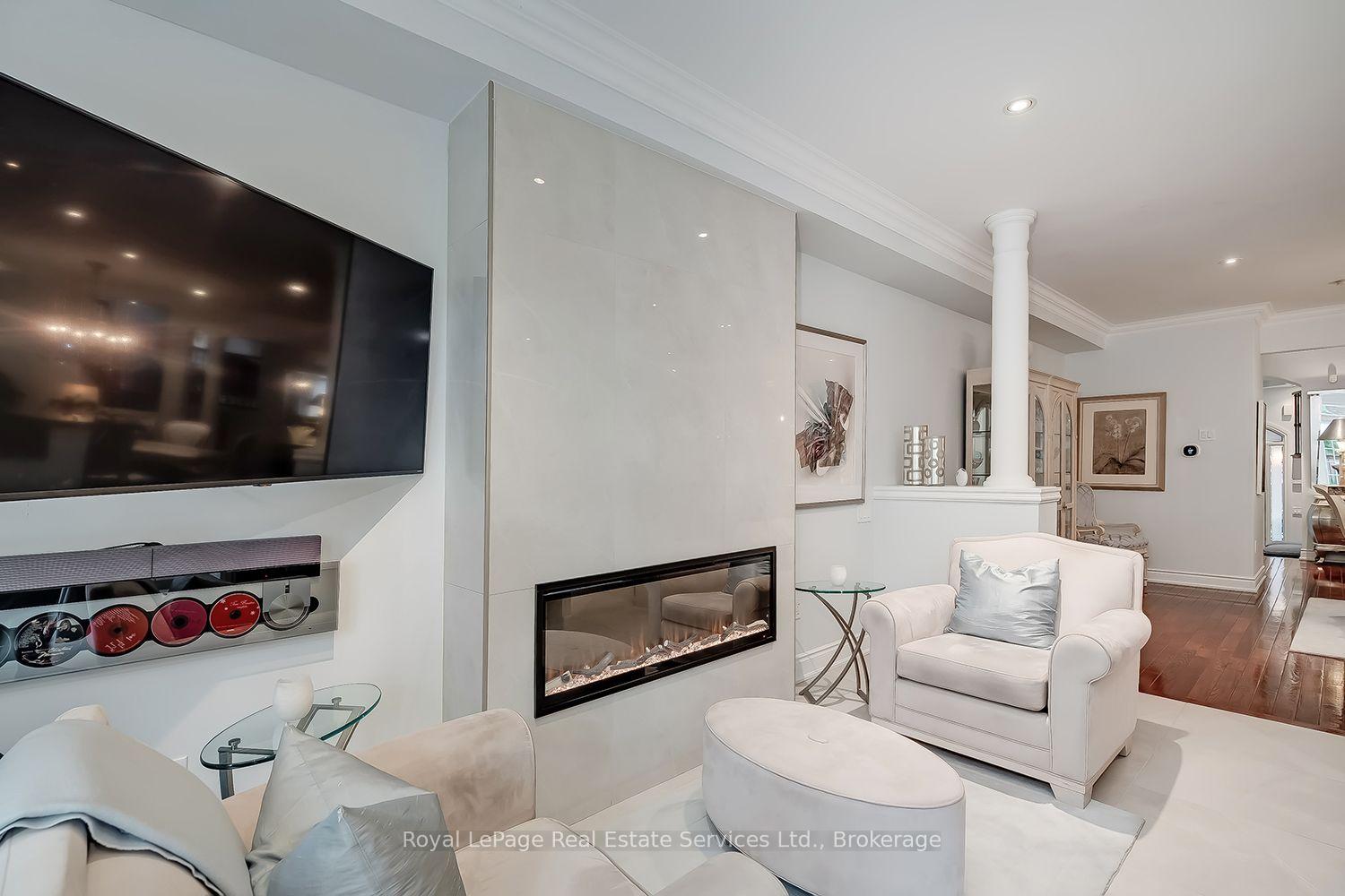 Photo 13 of 207 Tawny Crescent, Oakville, Bronte — HOMEH
