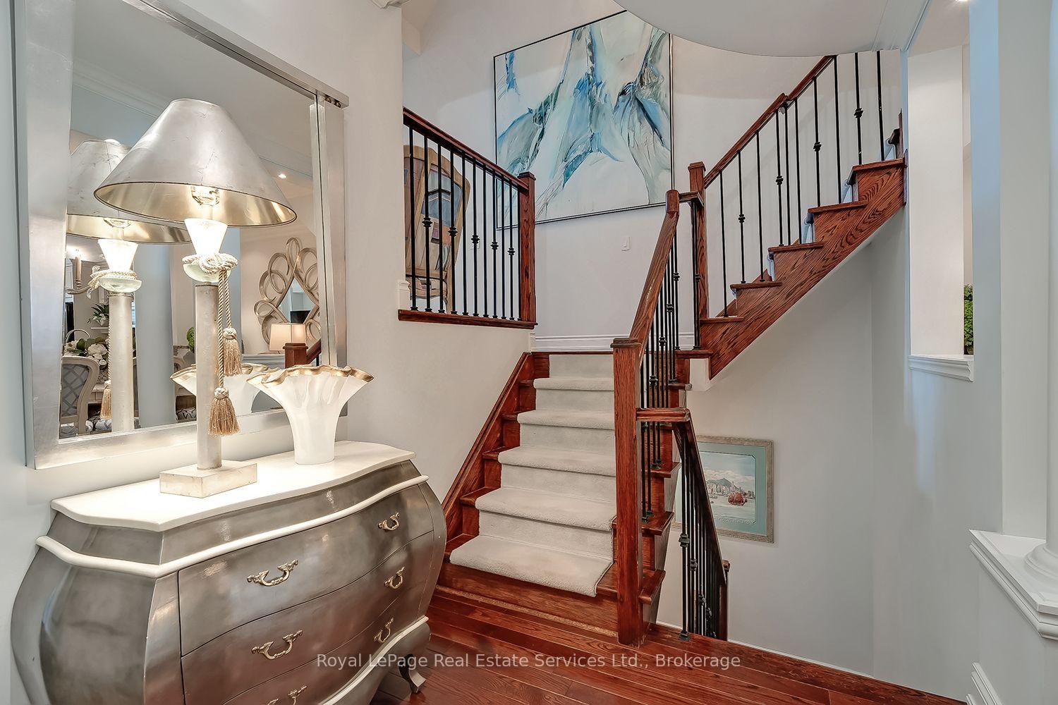 Photo 15 of 207 Tawny Crescent, Oakville, Bronte — HOMEH