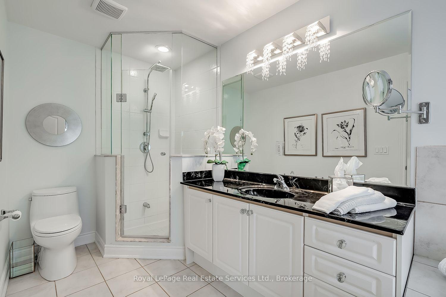 Photo 23 of 207 Tawny Crescent, Oakville, Bronte — HOMEH