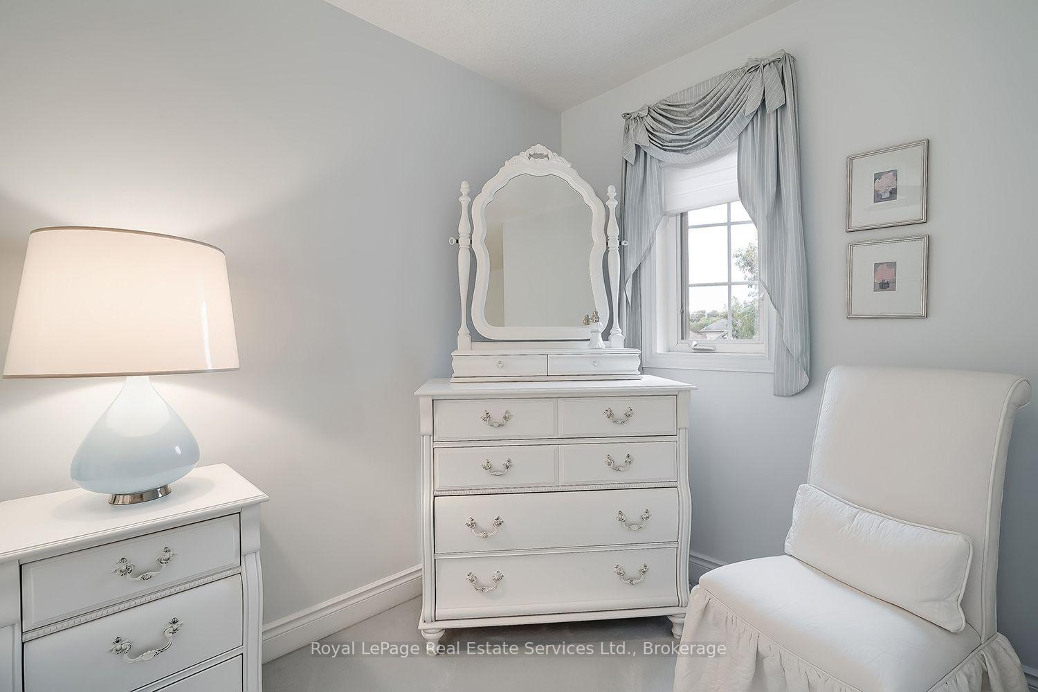 Photo 26 of 207 Tawny Crescent, Oakville, Bronte — HOMEH