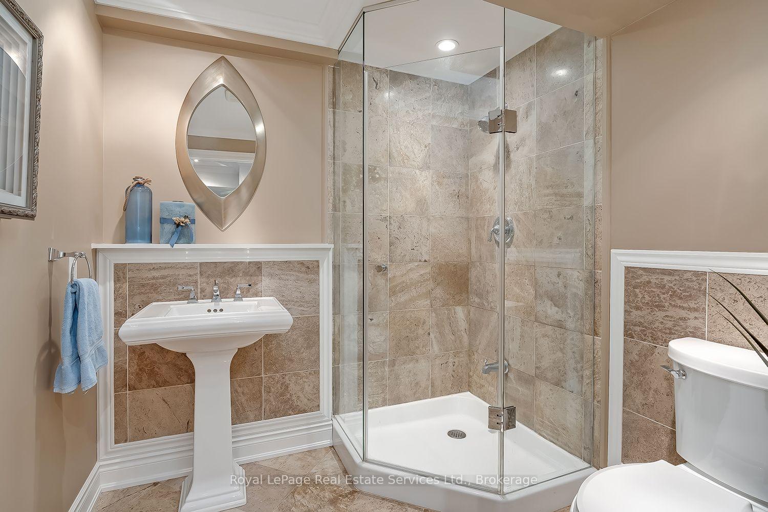 Photo 32 of 207 Tawny Crescent, Oakville, Bronte — HOMEH