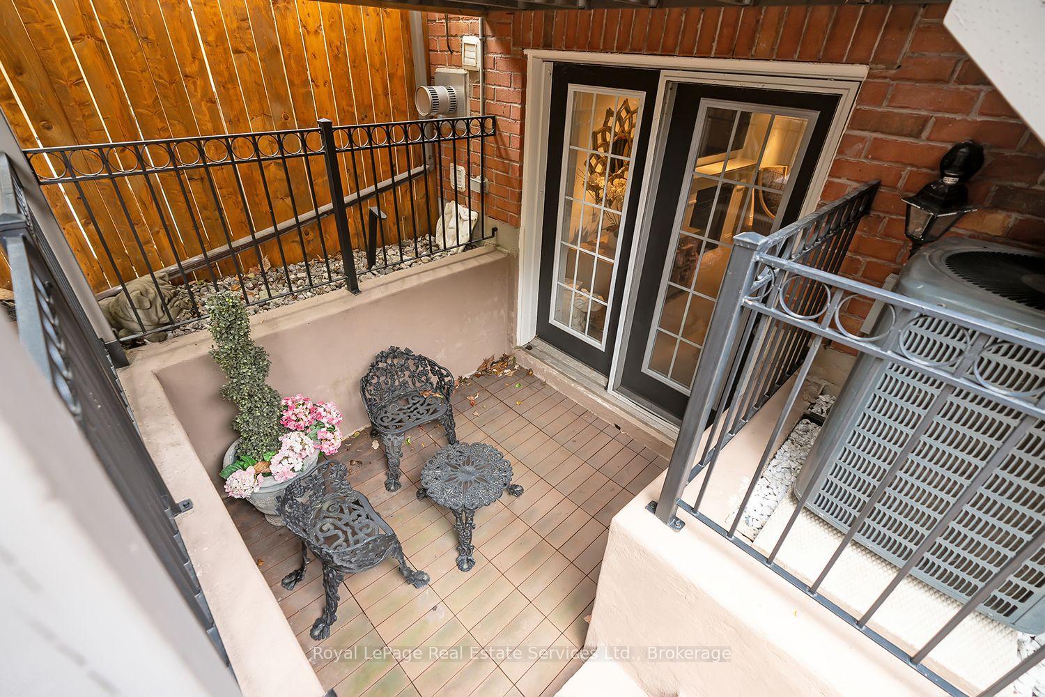 Photo 40 of 207 Tawny Crescent, Oakville, Bronte — HOMEH