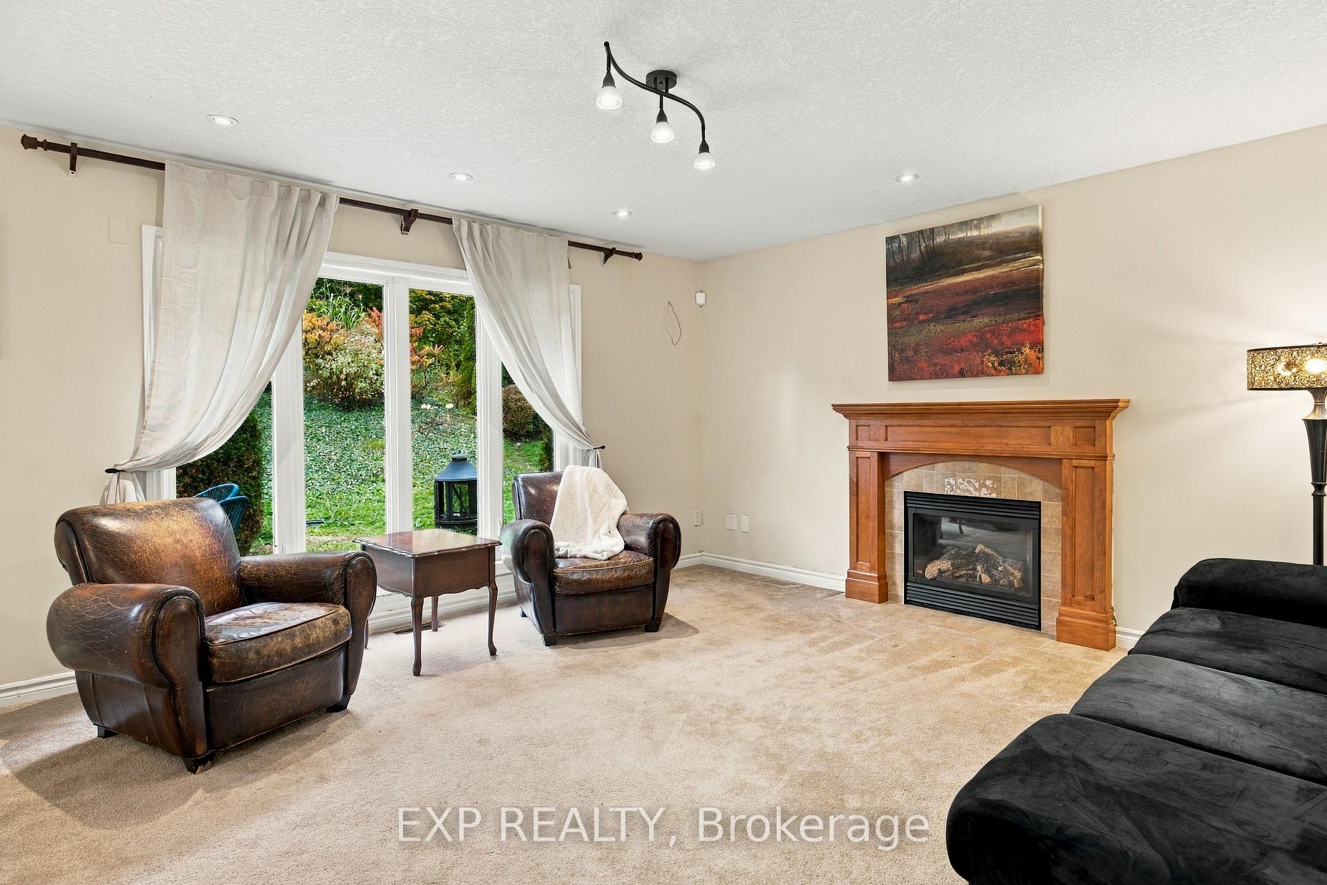 Photo 6 of 697 Rhine Fall Drive, Waterloo — HOMEH