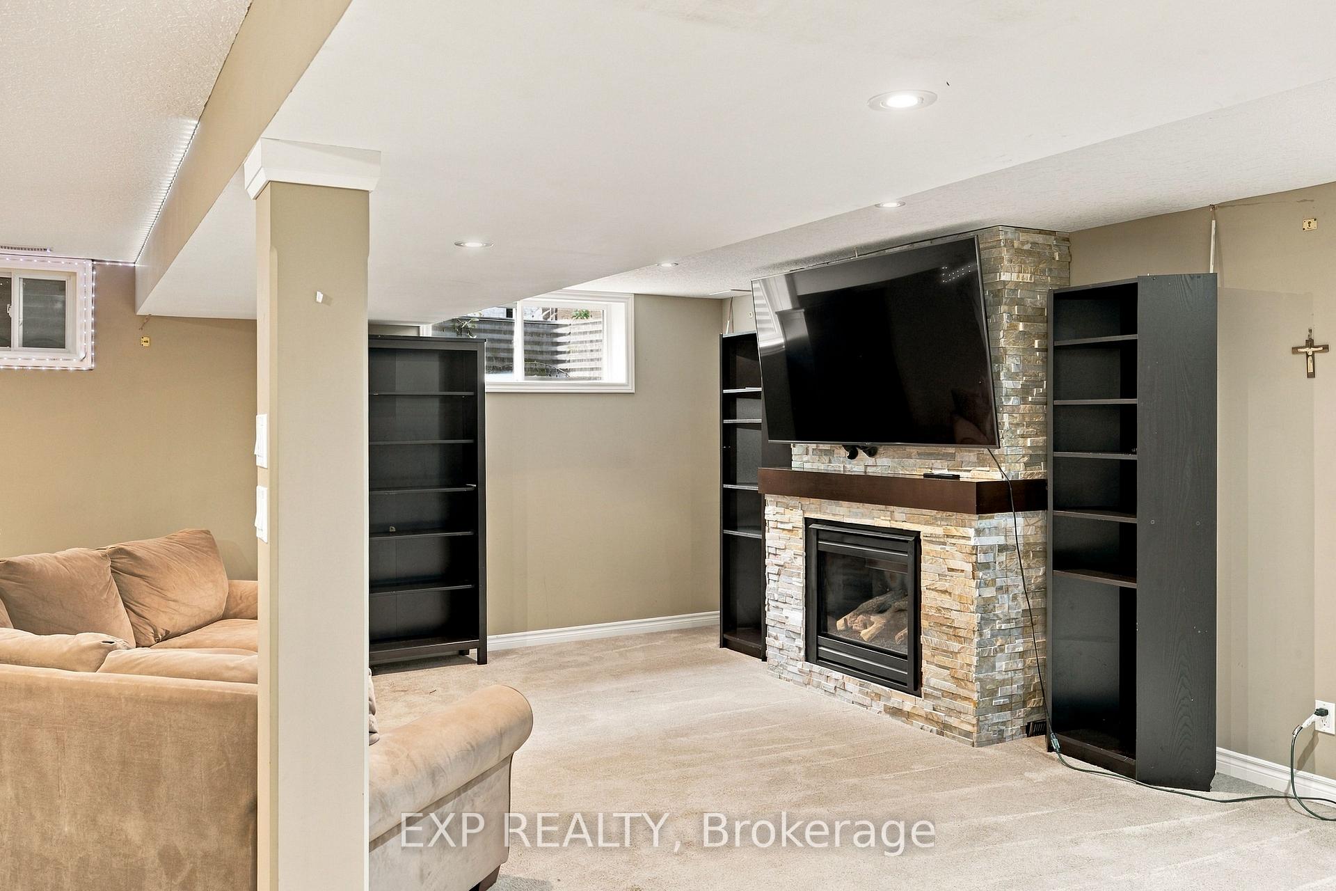 Photo 8 of 697 Rhine Fall Drive, Waterloo — HOMEH