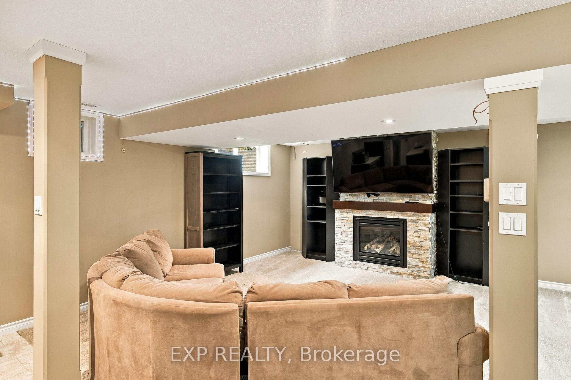Photo 10 of 697 Rhine Fall Drive, Waterloo — HOMEH