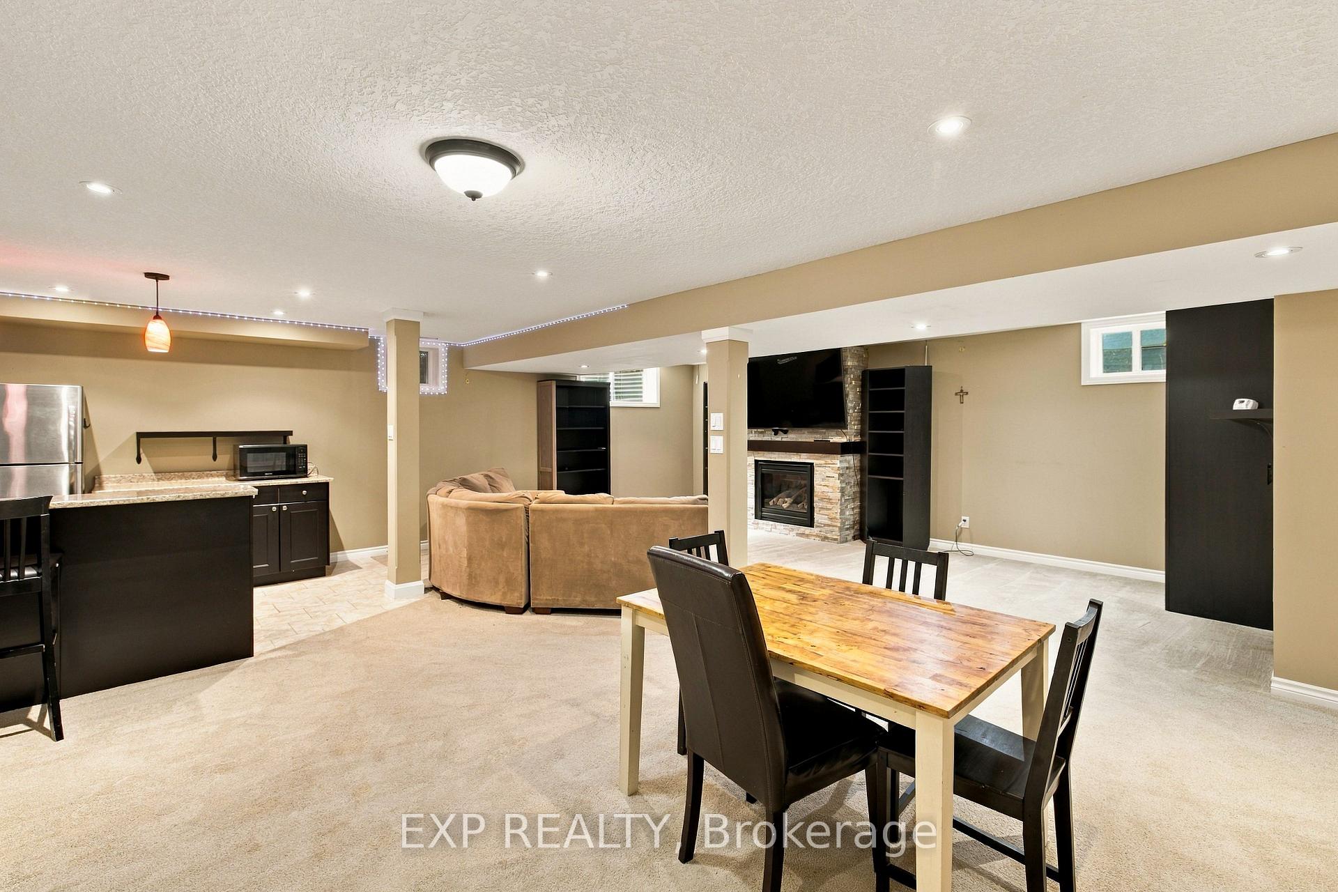 Photo 12 of 697 Rhine Fall Drive, Waterloo — HOMEH