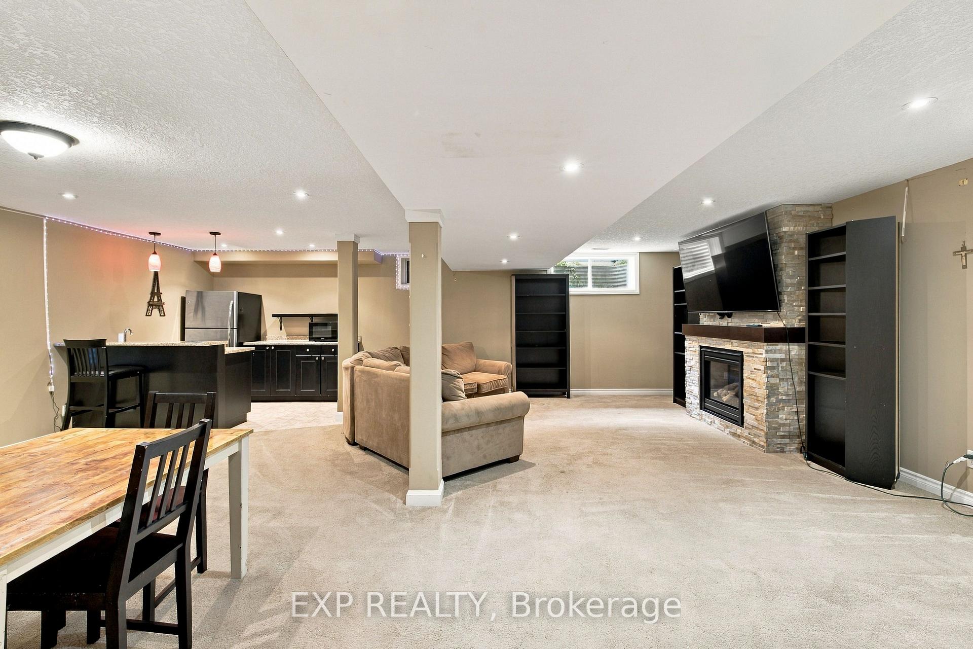 Photo 14 of 697 Rhine Fall Drive, Waterloo — HOMEH