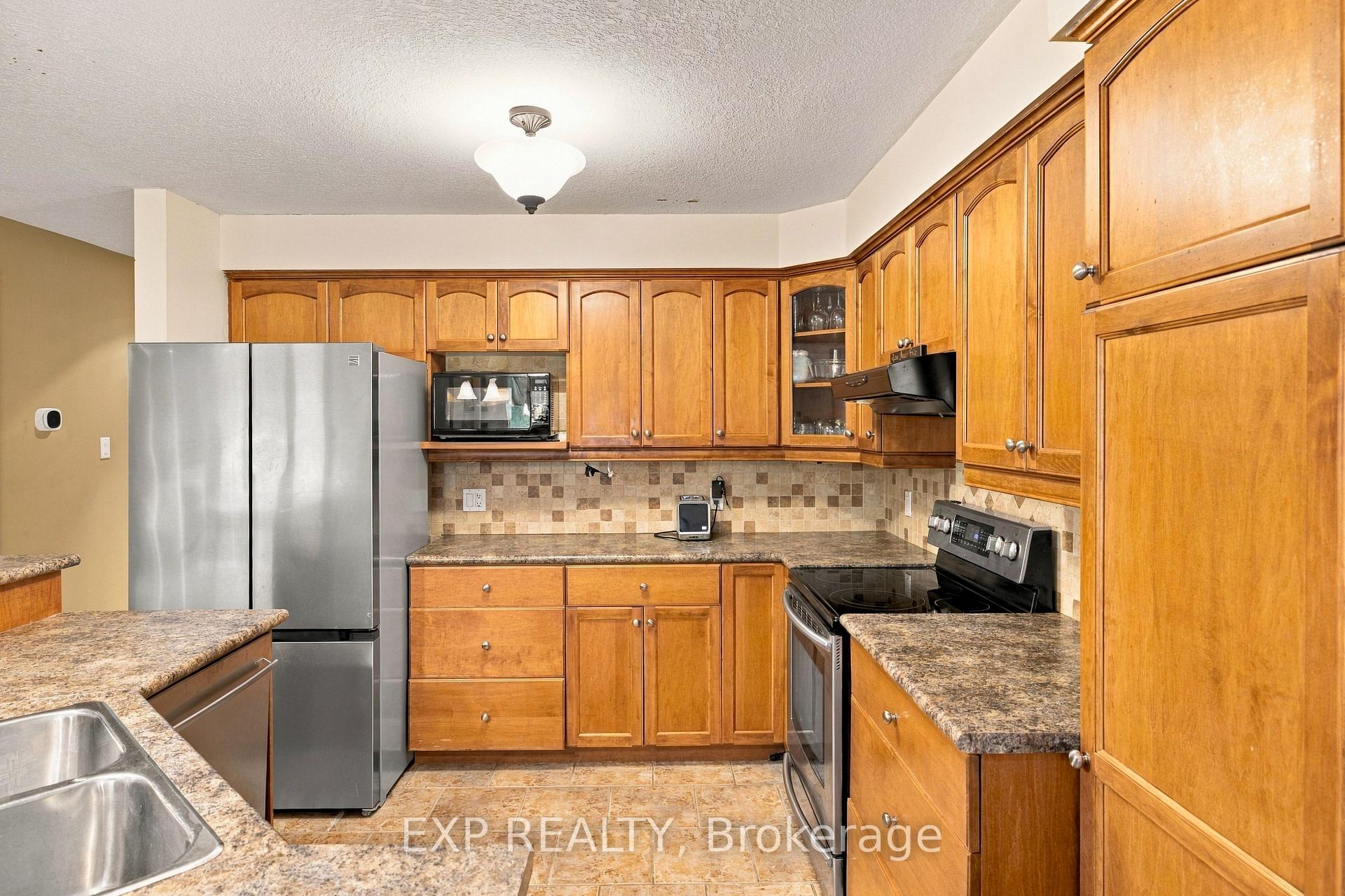 Photo 18 of 697 Rhine Fall Drive, Waterloo — HOMEH