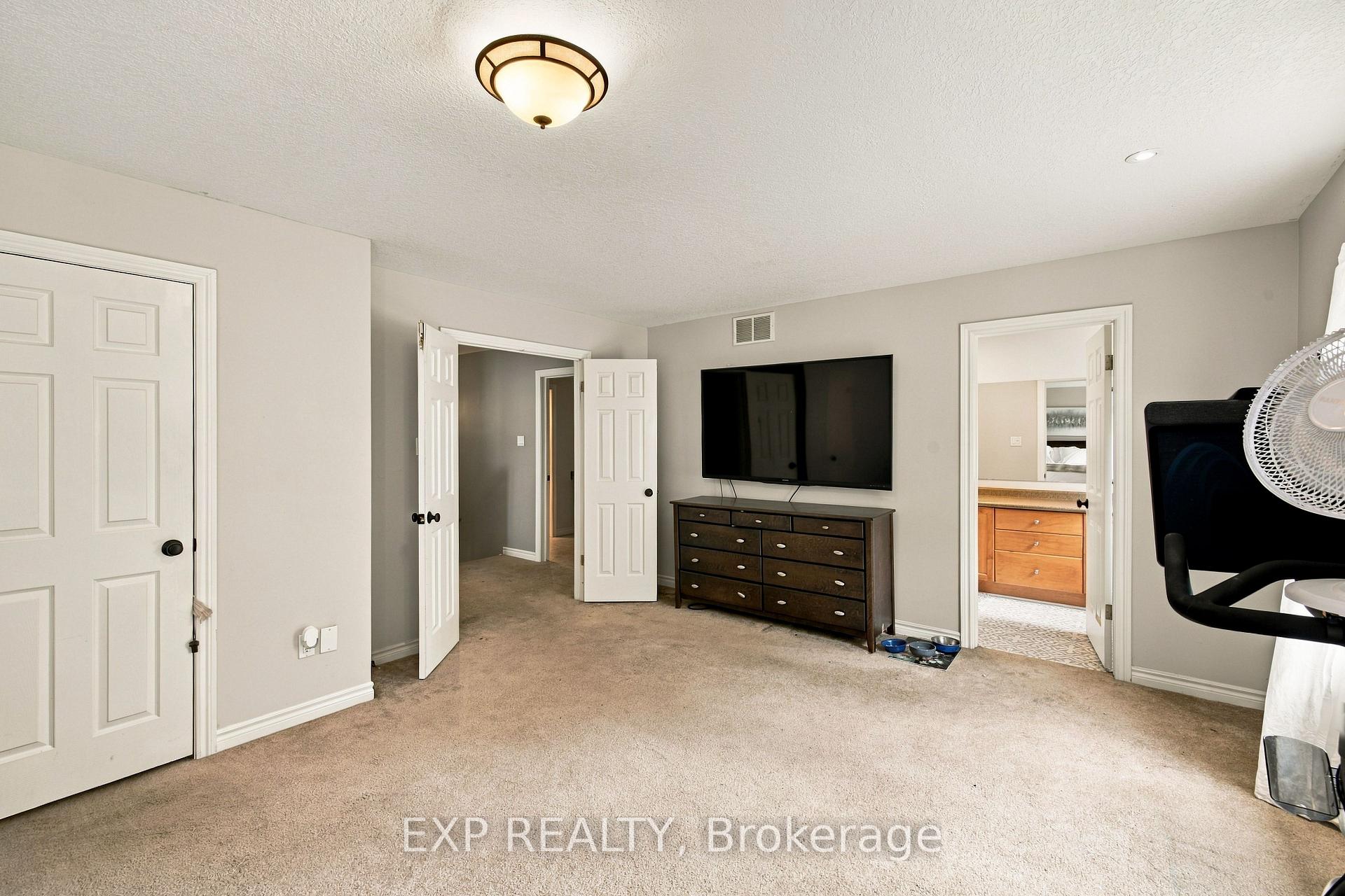 Photo 33 of 697 Rhine Fall Drive, Waterloo — HOMEH