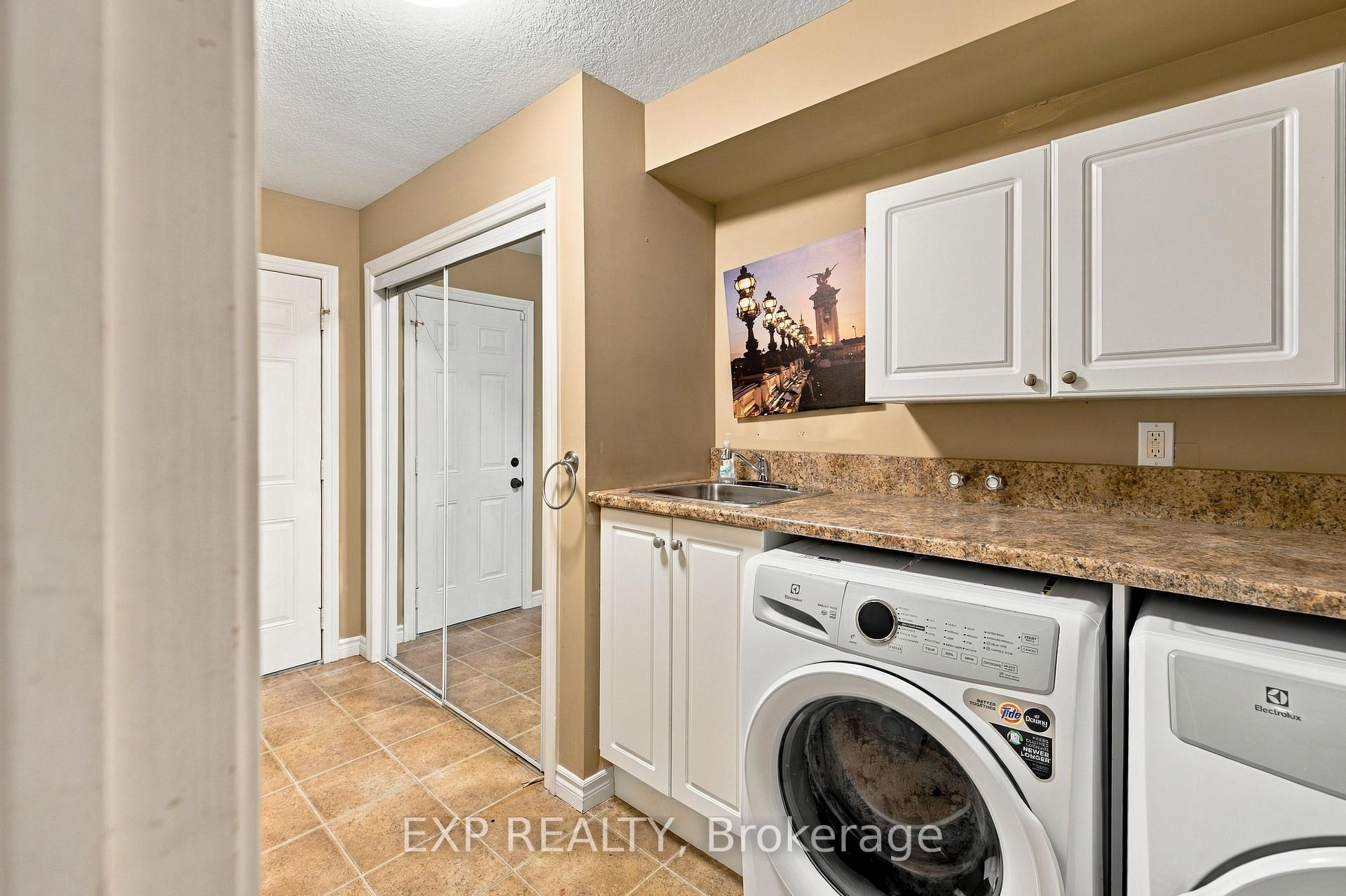 Photo 41 of 697 Rhine Fall Drive, Waterloo — HOMEH