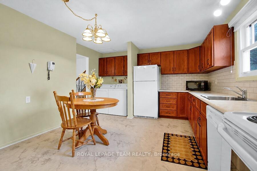Photo 17 of 31 Ross Street, Smiths Falls, Smiths Falls — HOMEH