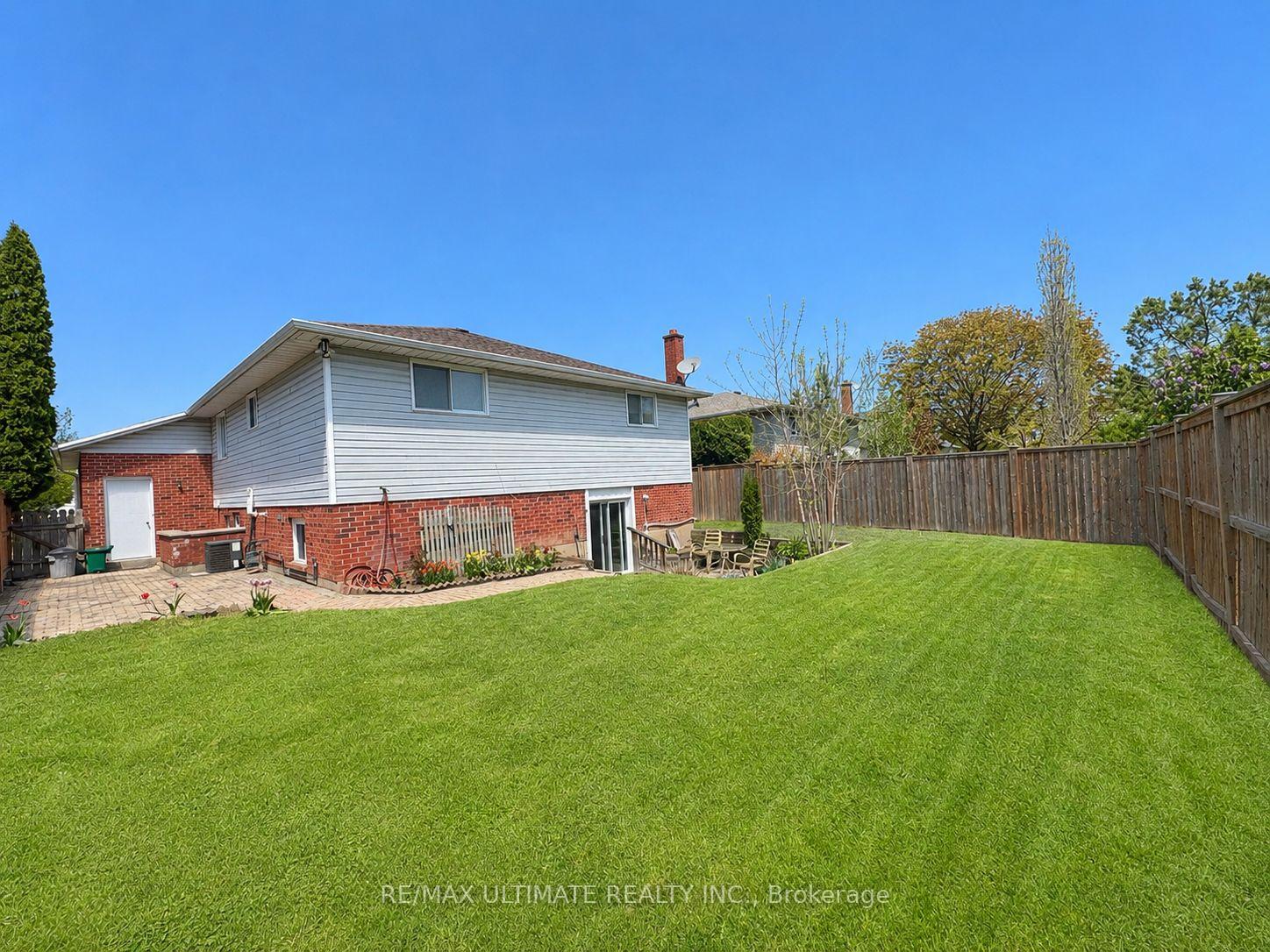 Photo 2 of 12 Stoney Brook Crescent, St. Catharines, Grapeview — HOMEH