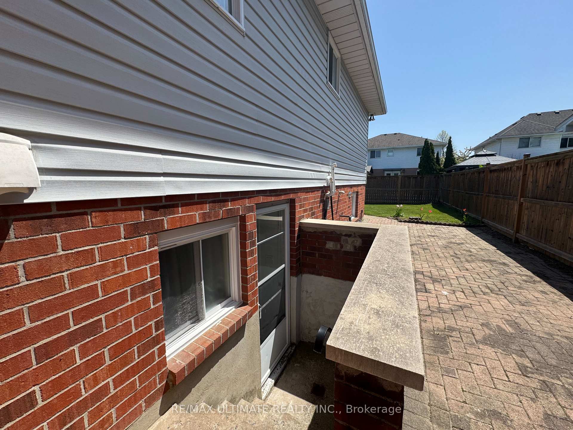 Photo 14 of 12 Stoney Brook Crescent, St. Catharines, Grapeview — HOMEH
