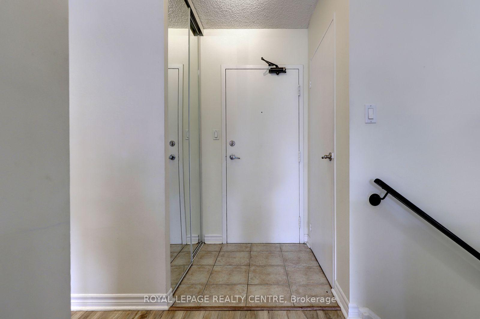 Photo 4 of Unit 201, 1000 Cedarglen Gate, Mississauga, Erindale — HOMEH