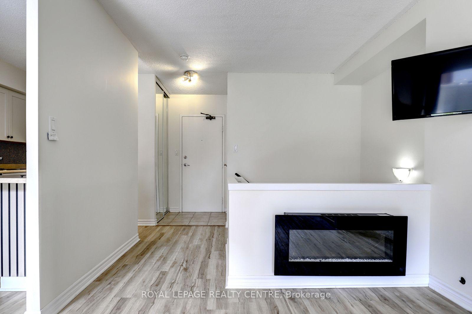 Photo 5 of Unit 201, 1000 Cedarglen Gate, Mississauga, Erindale — HOMEH