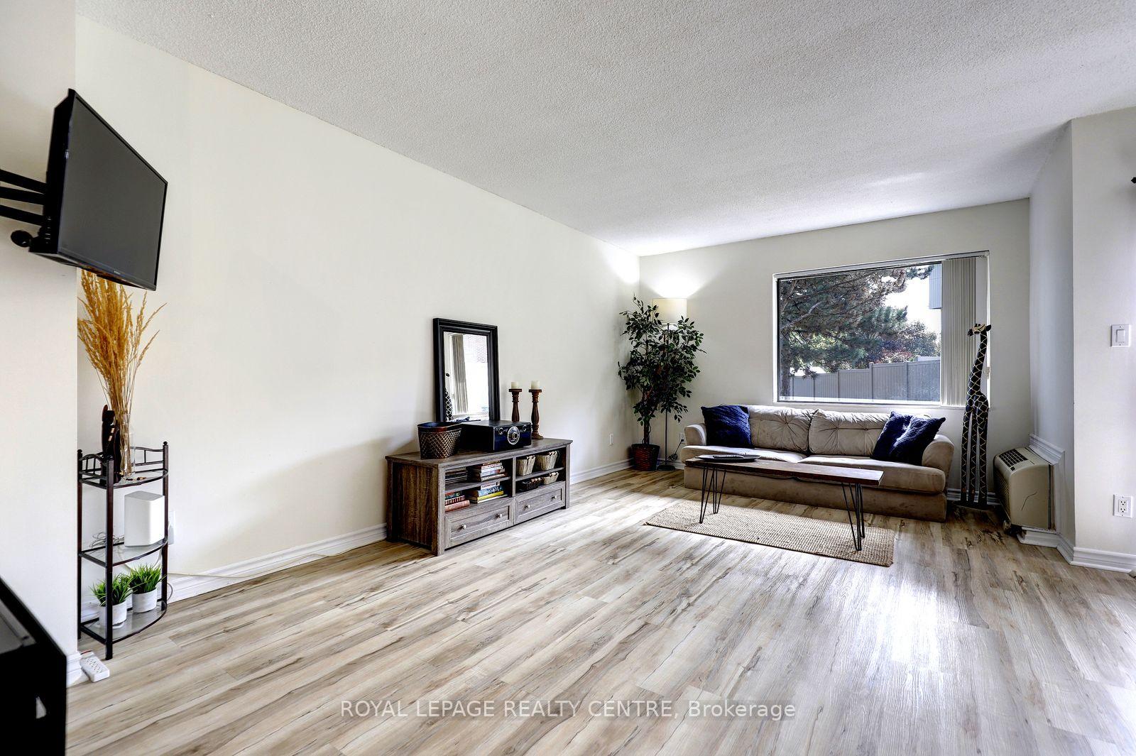Photo 6 of Unit 201, 1000 Cedarglen Gate, Mississauga, Erindale — HOMEH