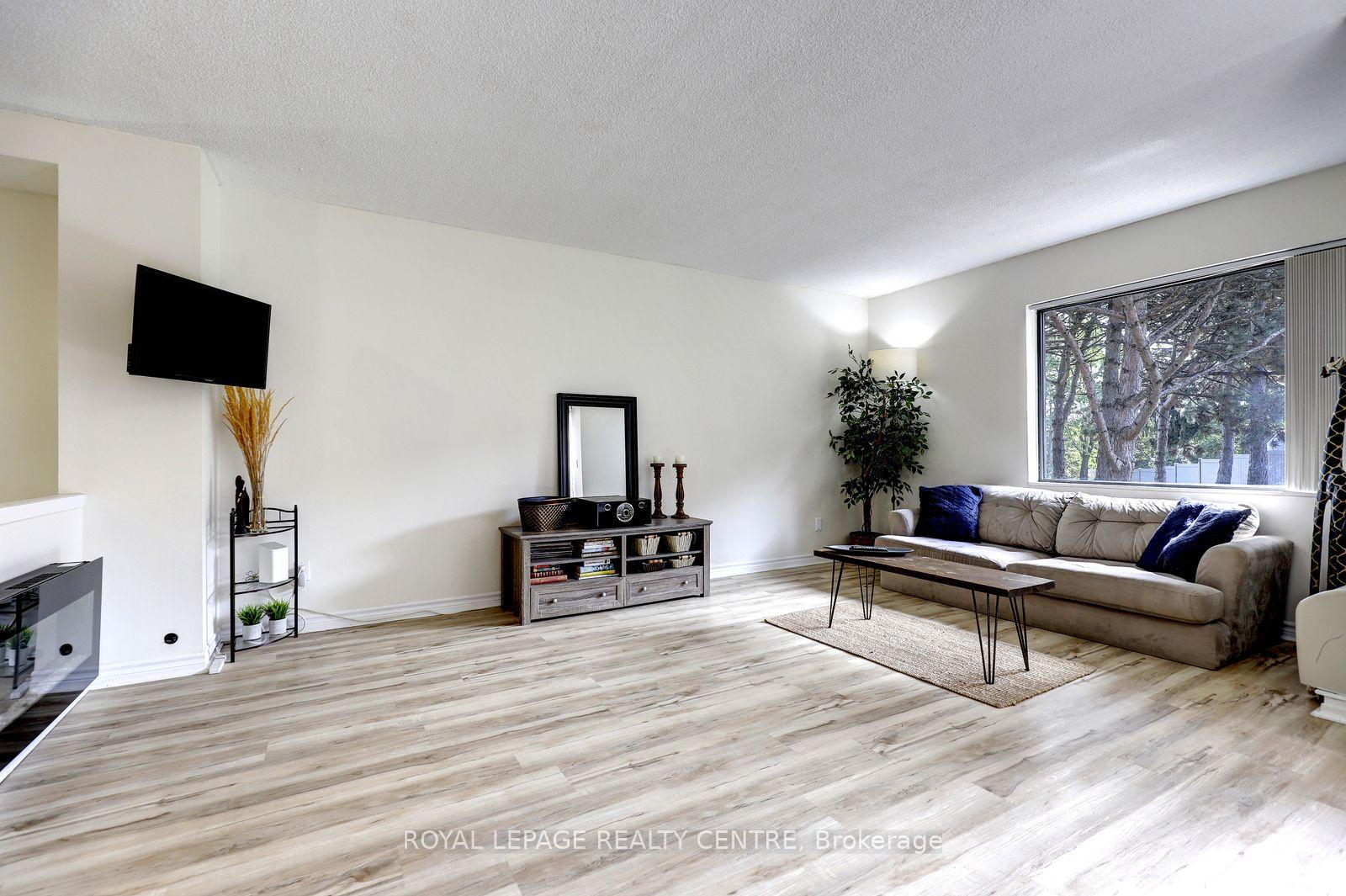 Photo 7 of Unit 201, 1000 Cedarglen Gate, Mississauga, Erindale — HOMEH