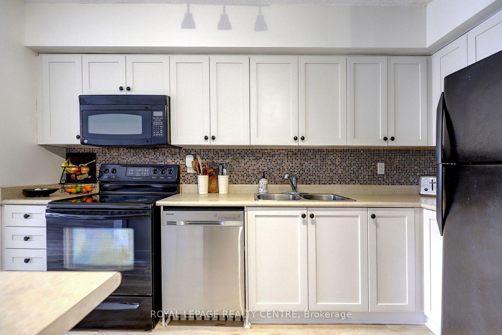 Photo 14 of Unit 201, 1000 Cedarglen Gate, Mississauga, Erindale — HOMEH