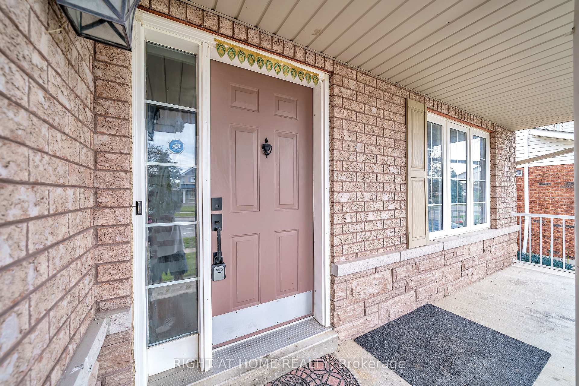 Photo 2 of 635 Longworth Avenue, Clarington, Bowmanville — HOMEH