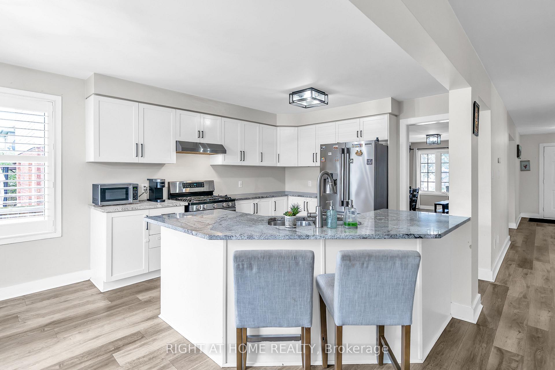 Photo 11 of 635 Longworth Avenue, Clarington, Bowmanville — HOMEH