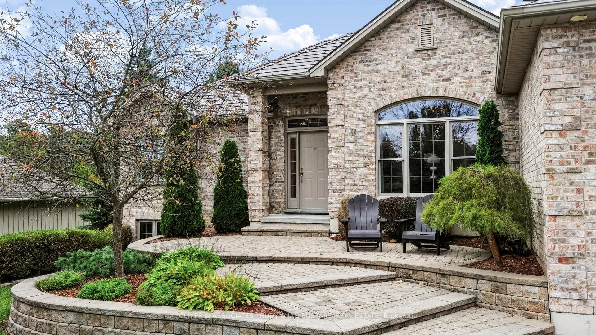 Photo 2 of 10075 Jennison Crescent, Lambton Shores, Grand Bend — HOMEH