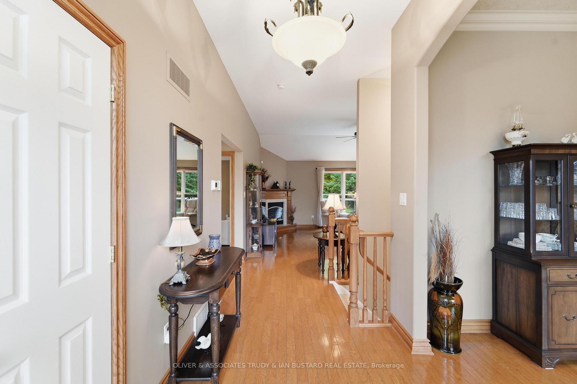 Photo 4 of 10075 Jennison Crescent, Lambton Shores, Grand Bend — HOMEH