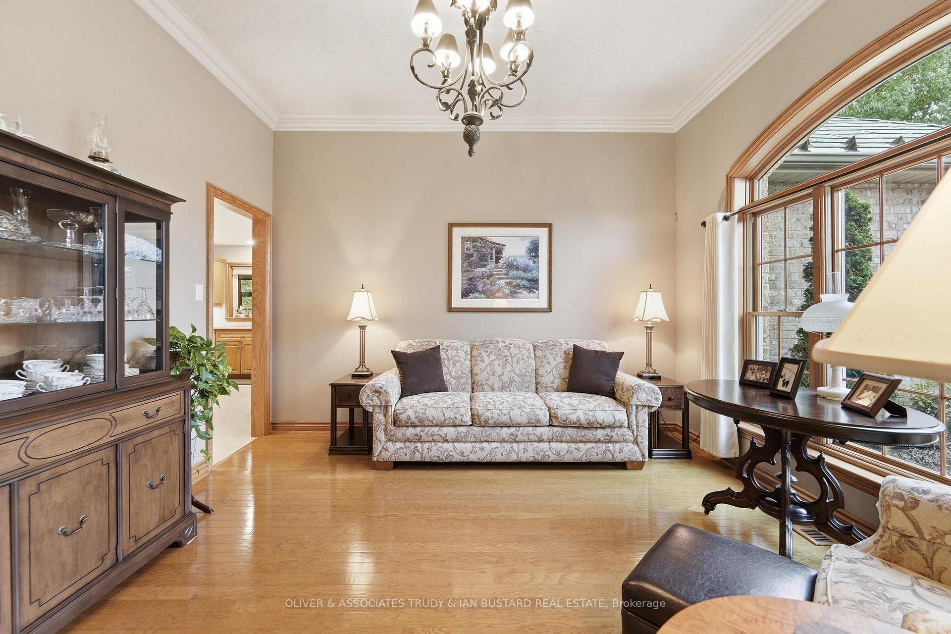 Photo 5 of 10075 Jennison Crescent, Lambton Shores, Grand Bend — HOMEH