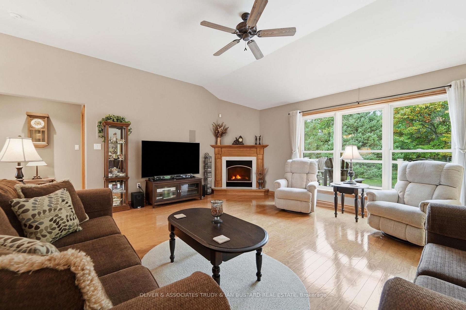 Photo 9 of 10075 Jennison Crescent, Lambton Shores, Grand Bend — HOMEH