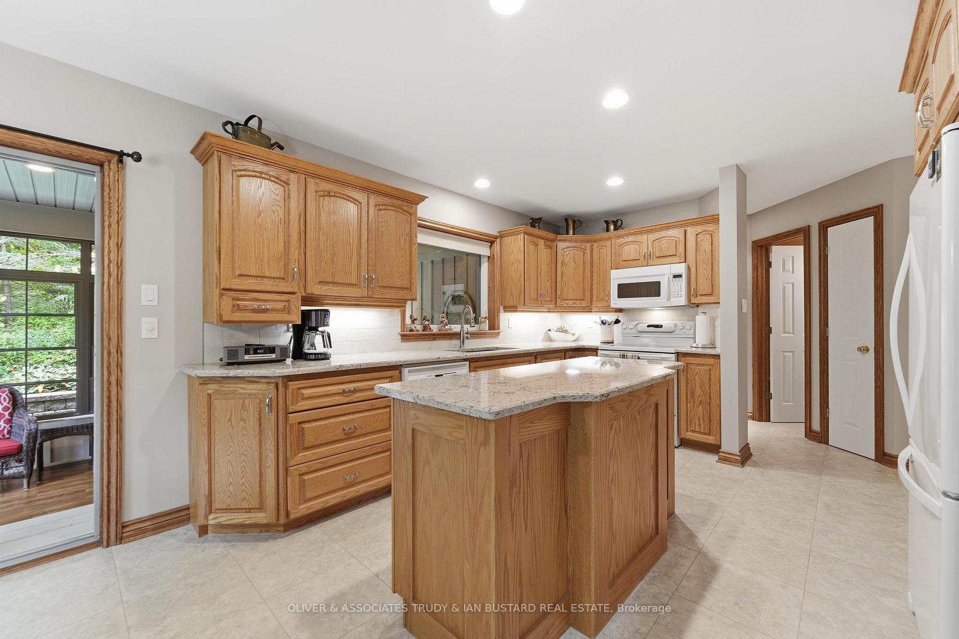 Photo 11 of 10075 Jennison Crescent, Lambton Shores, Grand Bend — HOMEH