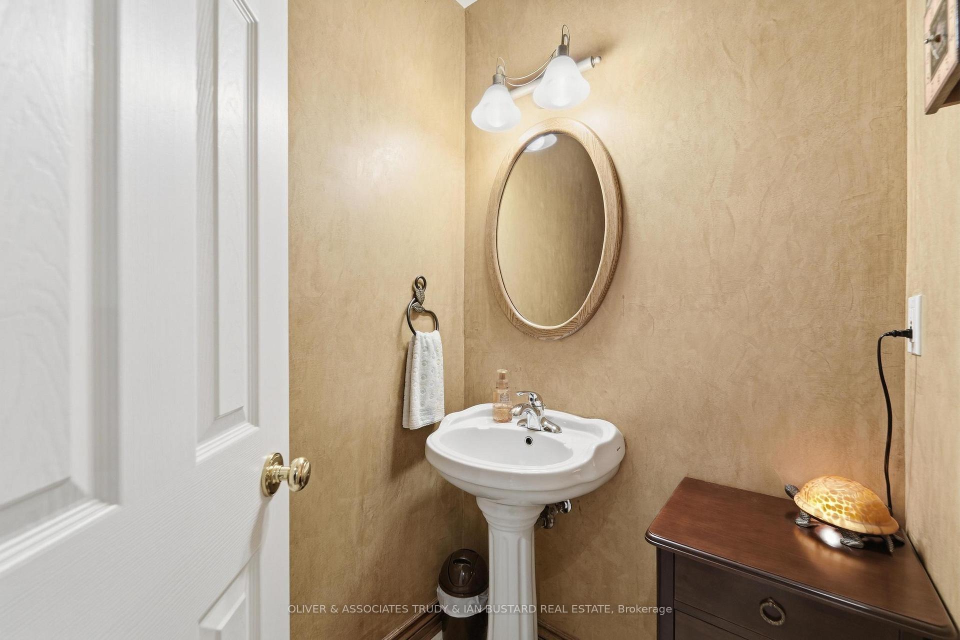Photo 15 of 10075 Jennison Crescent, Lambton Shores, Grand Bend — HOMEH