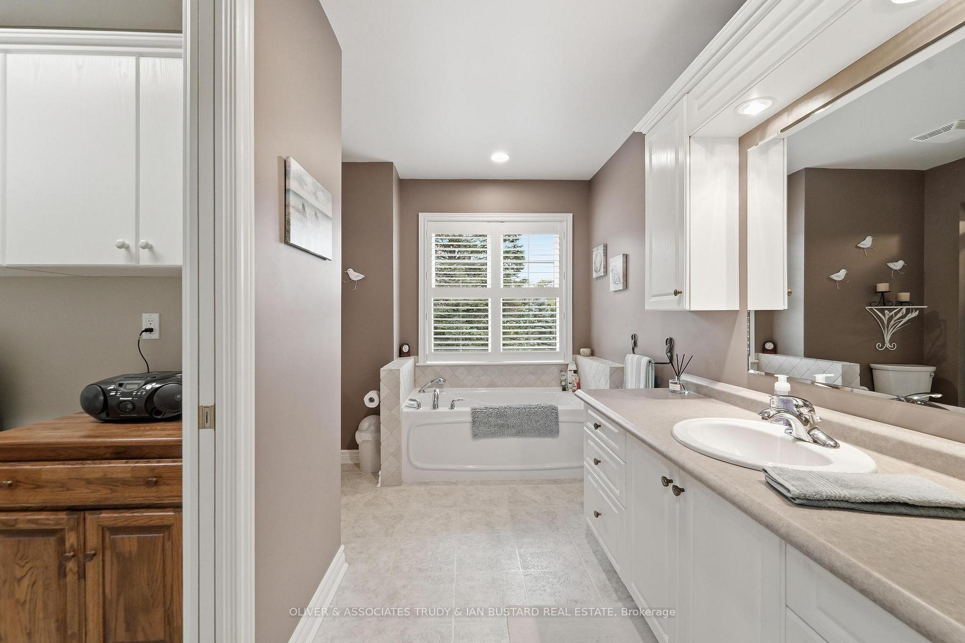 Photo 22 of 10075 Jennison Crescent, Lambton Shores, Grand Bend — HOMEH