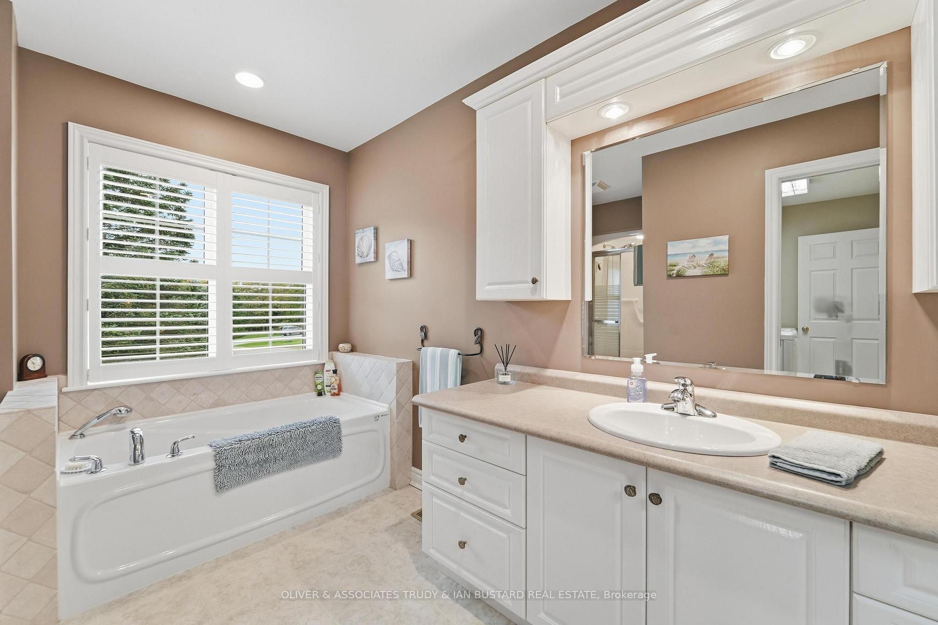 Photo 24 of 10075 Jennison Crescent, Lambton Shores, Grand Bend — HOMEH