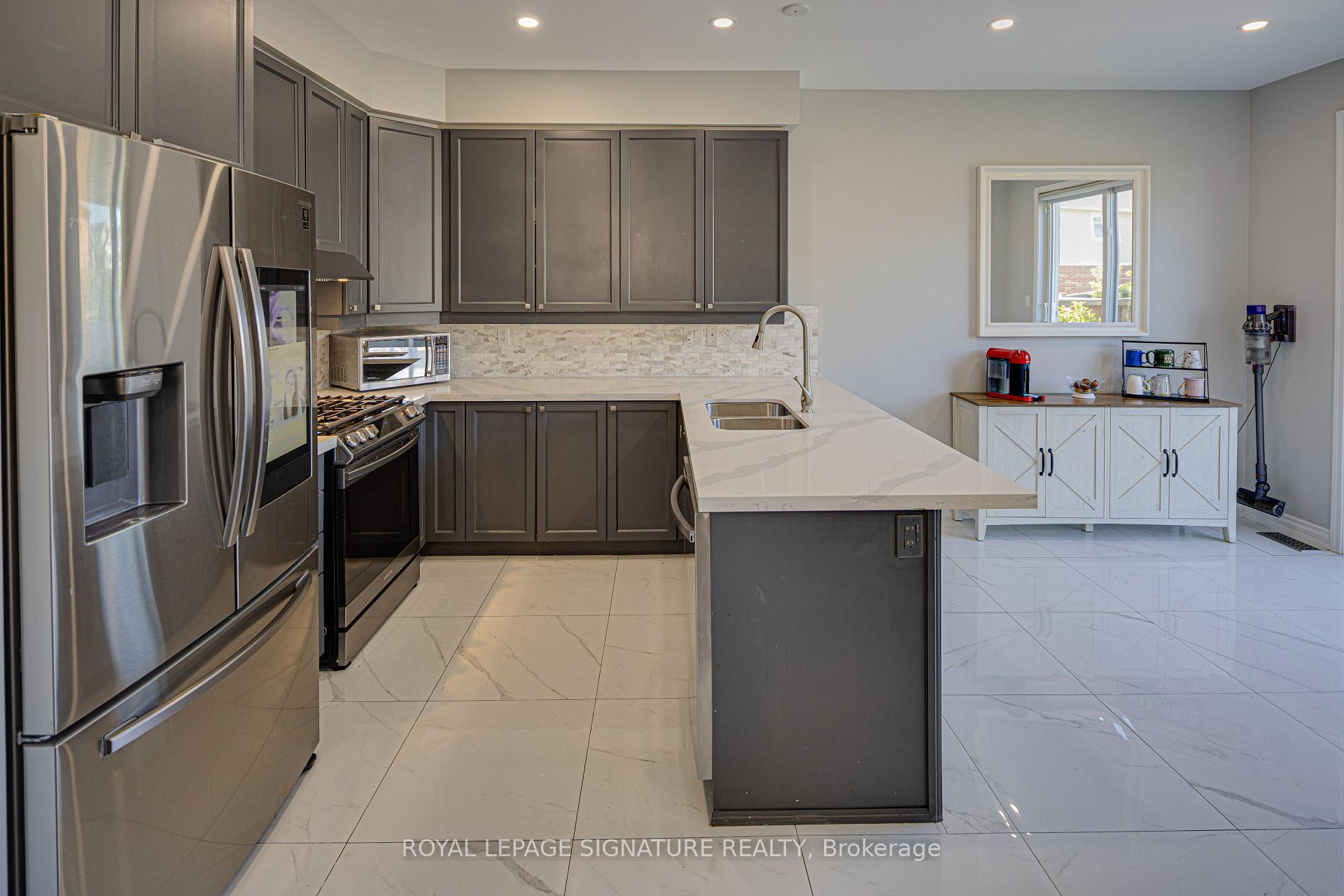 Photo 10 of 1832 Misthollow Drive, Pickering, Duffin Heights — HOMEH