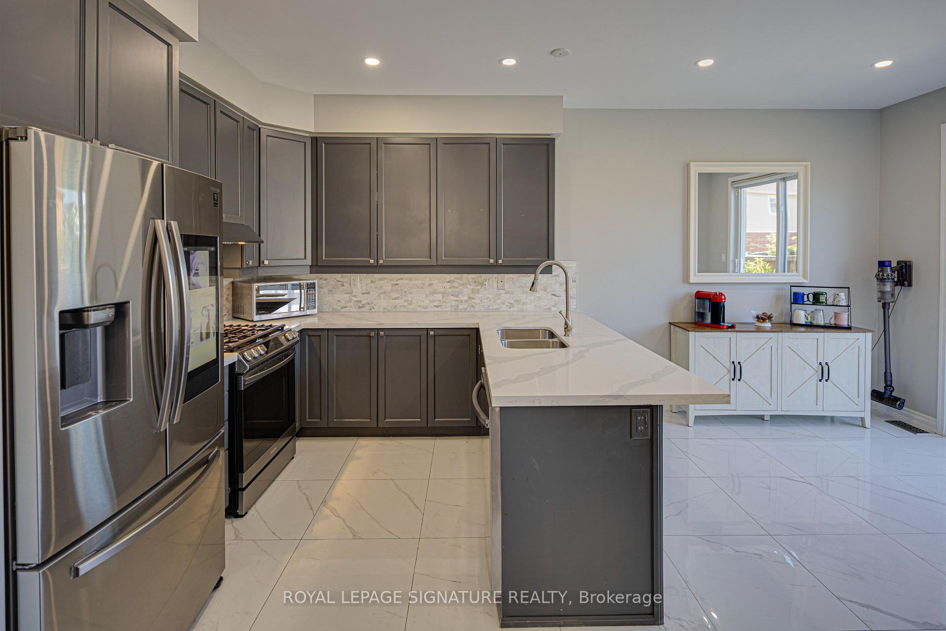 Photo 11 of 1832 Misthollow Drive, Pickering, Duffin Heights — HOMEH
