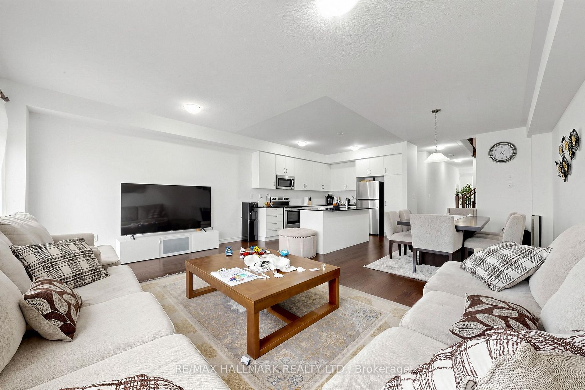 Photo 13 of 37 Velvet Drive, Whitby, Rural Whitby — HOMEH