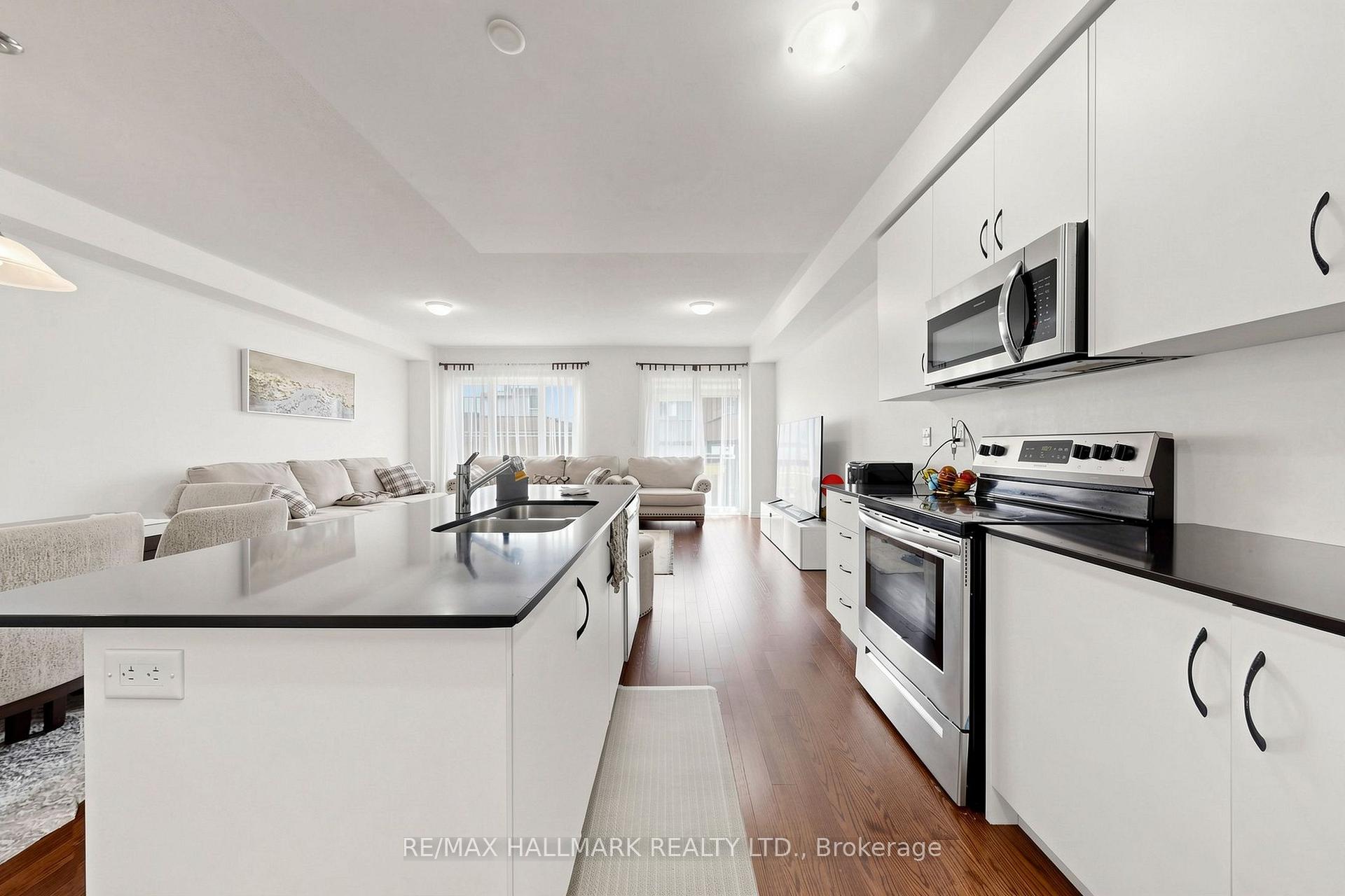 Photo 14 of 37 Velvet Drive, Whitby, Rural Whitby — HOMEH