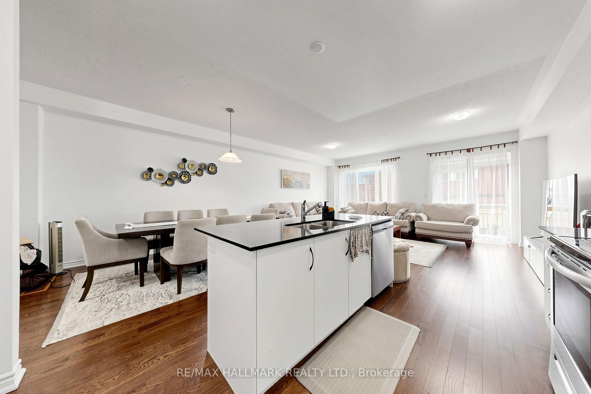 Photo 16 of 37 Velvet Drive, Whitby, Rural Whitby — HOMEH