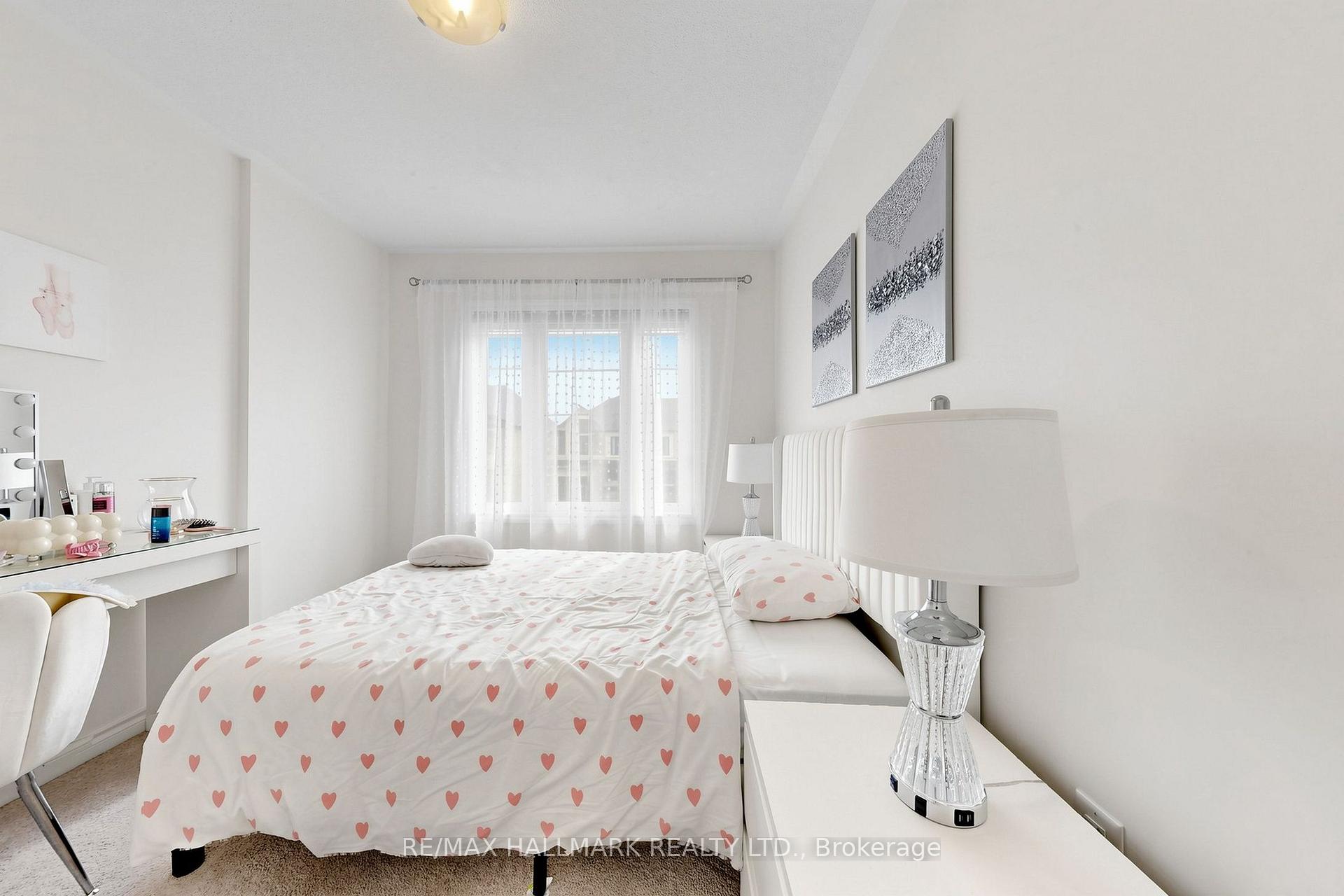 Photo 24 of 37 Velvet Drive, Whitby, Rural Whitby — HOMEH