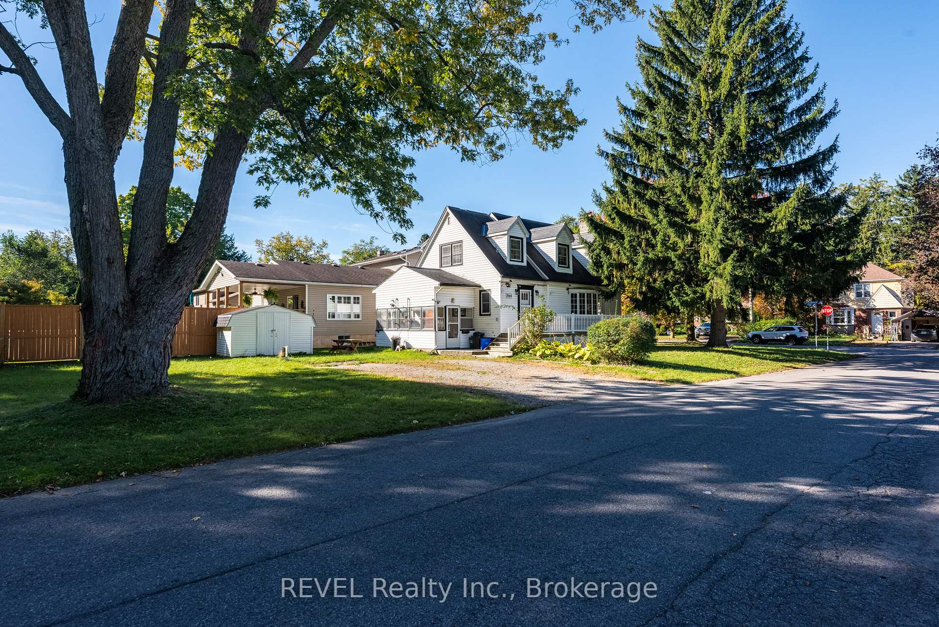 Photo 2 of 7044 Leeming Street, Niagara Falls, Hospital — HOMEH
