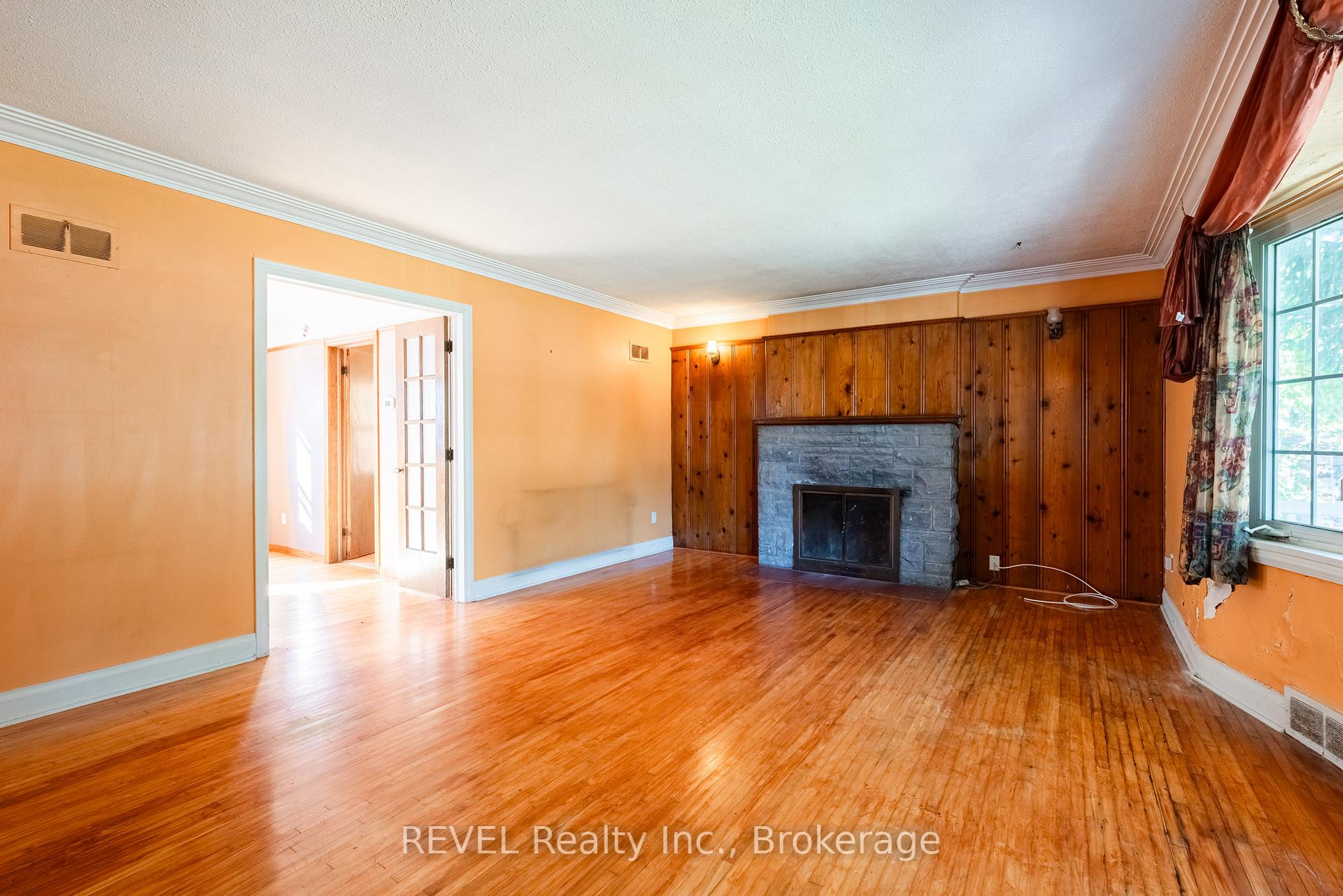 Photo 9 of 7044 Leeming Street, Niagara Falls, Hospital — HOMEH