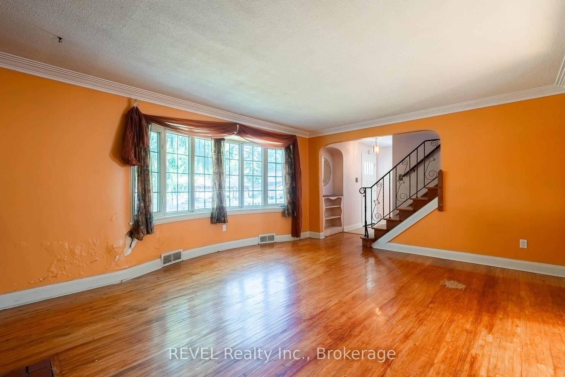 Photo 11 of 7044 Leeming Street, Niagara Falls, Hospital — HOMEH