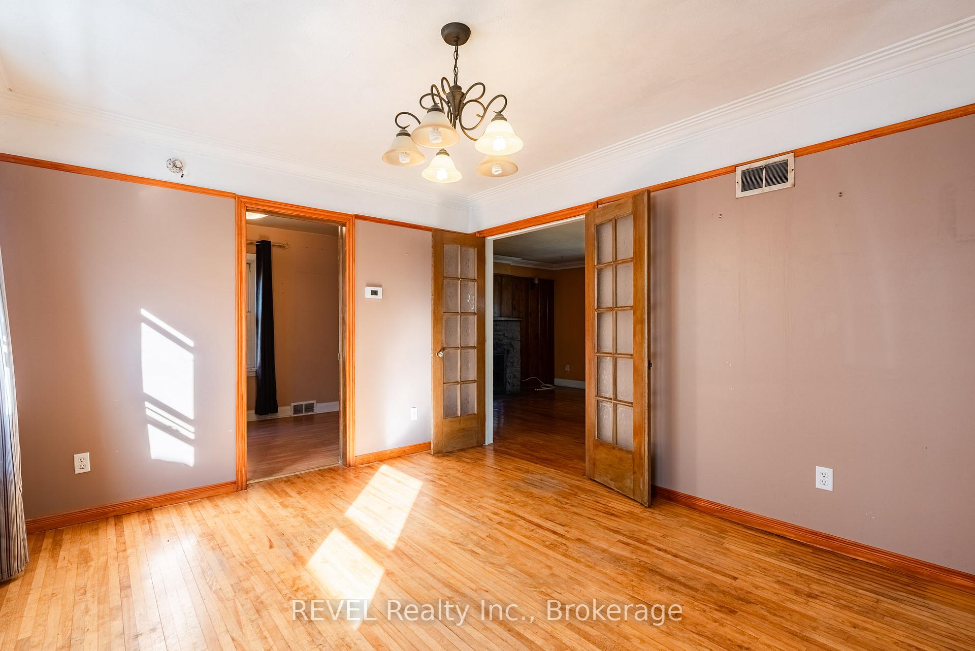 Photo 15 of 7044 Leeming Street, Niagara Falls, Hospital — HOMEH