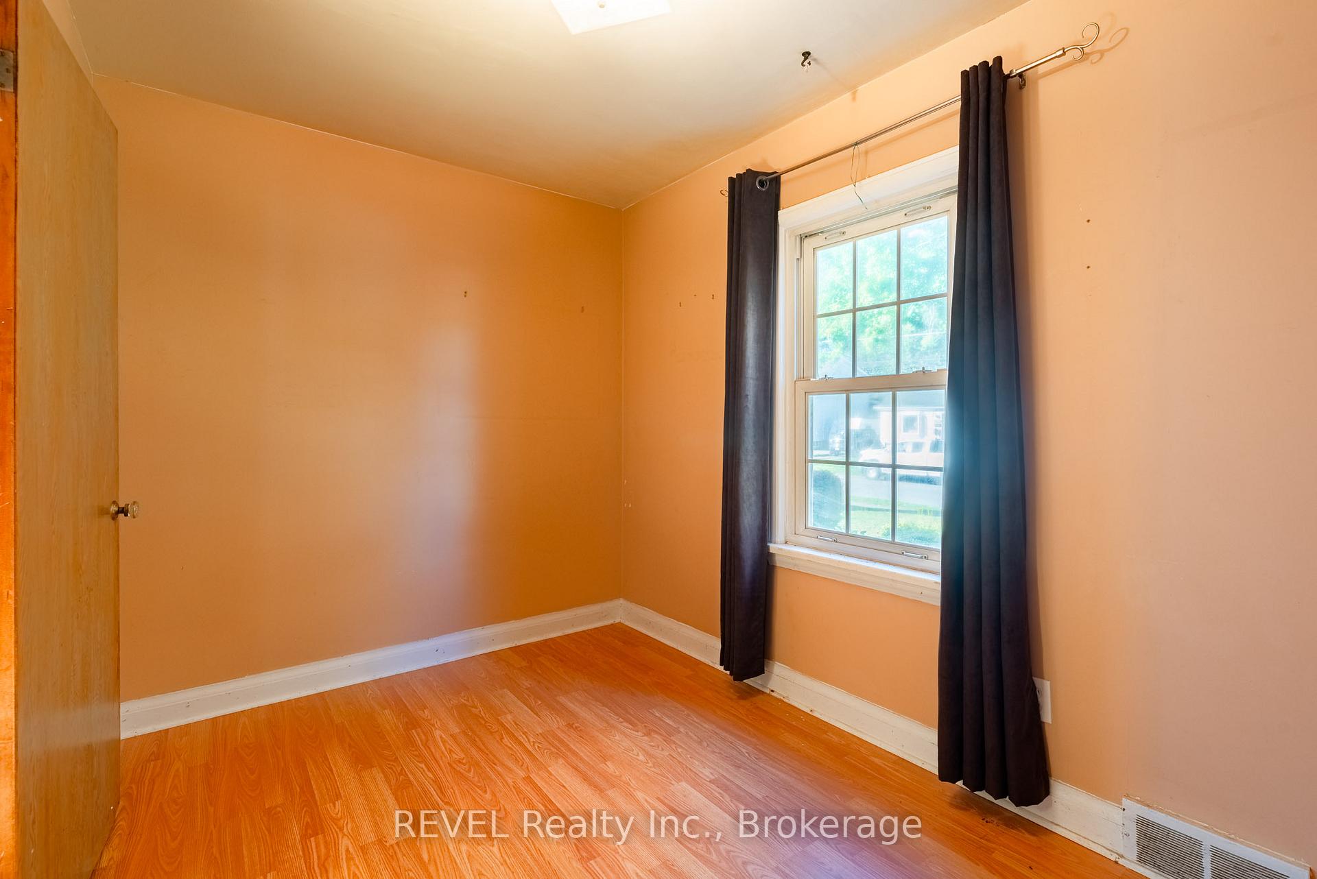 Photo 17 of 7044 Leeming Street, Niagara Falls, Hospital — HOMEH